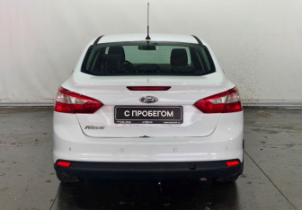 Подержанный автомобиль Ford Focus Sedan 2013 года (5 фото)