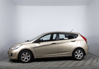 Подержанный автомобиль Hyundai Solaris Hatchback 2011 года (8 фото)