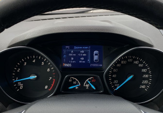 Подержанный автомобиль Ford Kuga 2014 года (22 фото)