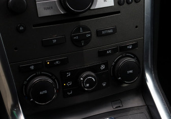 Подержанный автомобиль Opel Antara 2013 года (17 фото)