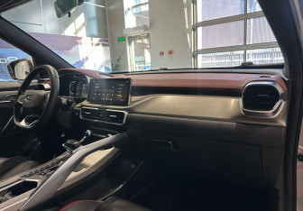 Подержанный автомобиль Geely Coolray 2022 года (10 фото)