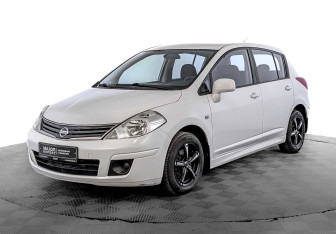 Подержанный автомобиль Nissan Tiida Hatchback 2013 года (1 фото)