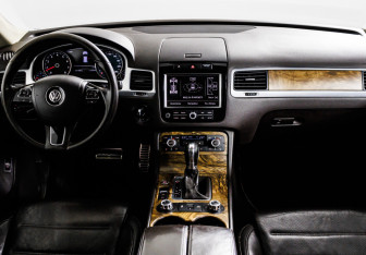Подержанный автомобиль Volkswagen Touareg 2012 года (11 фото)