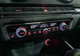 Подержанный автомобиль Audi A3 Sedan 2015 года (21 фото)