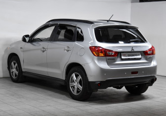 Подержанный автомобиль Mitsubishi ASX 2013 года (7 фото)
