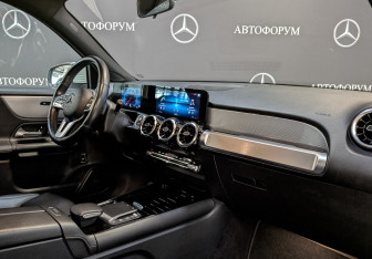 Подержанный автомобиль Mercedes-Benz GLB 2021 года (13 фото)