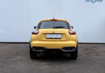 Подержанный автомобиль Nissan Juke 2015 года (6 фото)