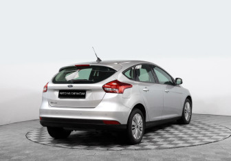 Подержанный автомобиль Ford Focus Hatchback 2018 года (3 фото)