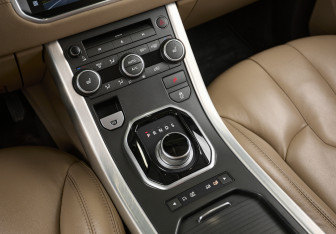Подержанный автомобиль Land Rover Range Rover Evoque 2015 года (18 фото)