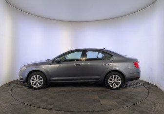 Подержанный автомобиль Skoda Octavia Liftback 2018 года (8 фото)