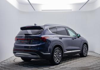 Подержанный автомобиль Hyundai Santa Fe 2022 года (5 фото)