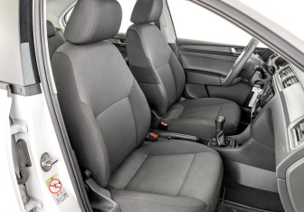 Подержанный автомобиль Skoda Rapid Liftback 2017 года (23 фото)