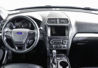 Подержанный автомобиль Ford Explorer 2016 года (7 фото)