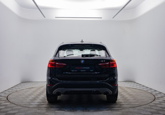 Подержанный автомобиль BMW X1 2017 года (6 фото)