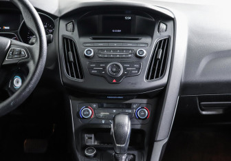 Подержанный автомобиль Ford Focus Sedan 2016 года (9 фото)