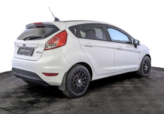 Подержанный автомобиль Ford Fiesta Hatchback 2017 года (5 фото)