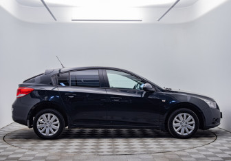 Подержанный автомобиль Chevrolet Cruze Hatchback 2012 года (4 фото)