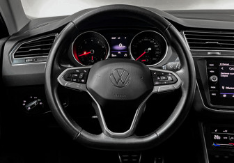 Подержанный автомобиль Volkswagen Tiguan 2021 года (22 фото)