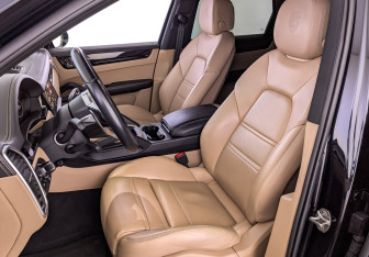 Подержанный автомобиль Porsche Cayenne 2021 года (20 фото)
