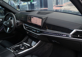 Подержанный автомобиль BMW X5 2025 года (7 фото)