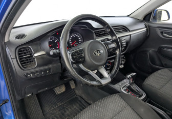 Подержанный автомобиль Kia Rio Hatchback 2019 года (16 фото)