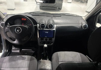 Подержанный автомобиль Renault Logan Sedan 2013 года (9 фото)