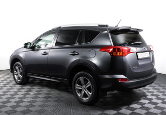 Подержанный автомобиль Toyota RAV4 2015 года (7 фото)