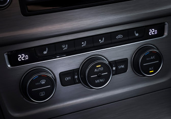 Подержанный автомобиль Volkswagen Golf Hatchback 2015 года (17 фото)