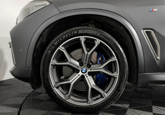 Подержанный автомобиль BMW X5 2018 года (7 фото)