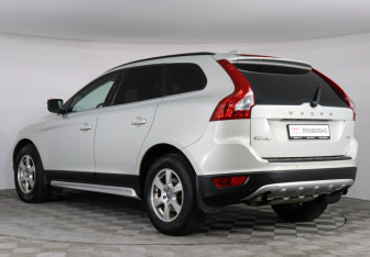 Подержанный автомобиль Volvo XC60 2010 года (7 фото)