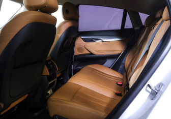 Подержанный автомобиль BMW X6 2016 года (11 фото)