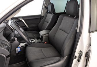 Подержанный автомобиль Toyota Land Cruiser Prado 2021 года (20 фото)