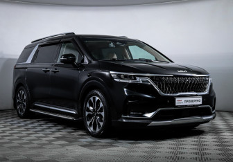 Подержанный автомобиль Kia Carnival 2020 года (3 фото)