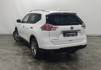 Подержанный автомобиль Nissan X-Trail 2015 года (6 фото)