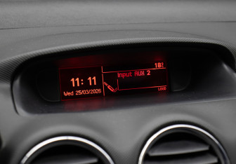 Подержанный автомобиль Peugeot 308 Hatchback 2009 года (20 фото)