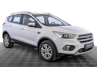 Подержанный автомобиль Ford Kuga 2017 года (3 фото)