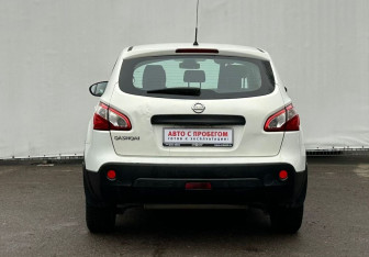 Подержанный автомобиль Nissan Qashqai 2011 года (6 фото)