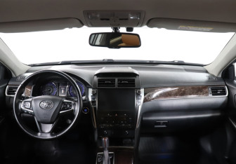 Подержанный автомобиль Toyota Camry Sedan 2017 года (12 фото)