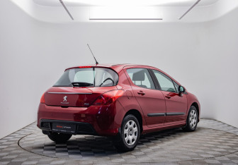Подержанный автомобиль Peugeot 308 Hatchback 2011 года (5 фото)