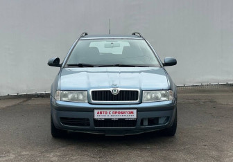 Подержанный автомобиль Skoda Octavia Wagon 2010 года (2 фото)