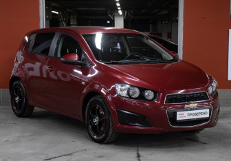 Подержанный автомобиль Chevrolet Aveo Hatchback 2014 года (3 фото)