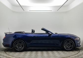 Подержанный автомобиль Ford Mustang Convertible 2020 года (11 фото)