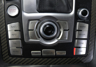 Подержанный автомобиль Audi Q7 2011 года (14 фото)