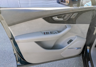 Подержанный автомобиль Audi Q7 2019 года (17 фото)