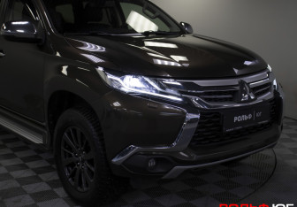 Подержанный автомобиль Mitsubishi Pajero Sport 2017 года (21 фото)