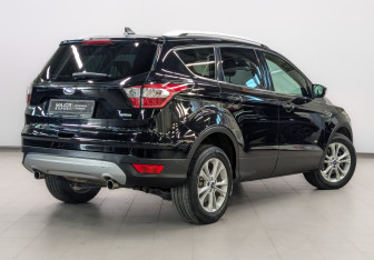 Подержанный автомобиль Ford Kuga 2017 года (5 фото)