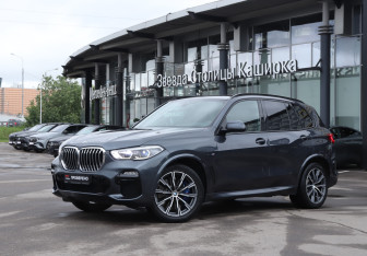Подержанный автомобиль BMW X5 2019 года (26 фото)