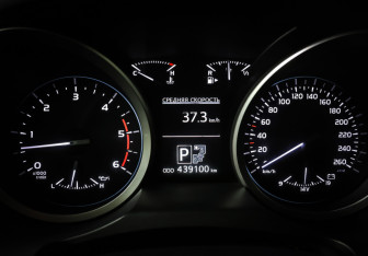 Подержанный автомобиль Toyota Land Cruiser Suv 2012 года (16 фото)