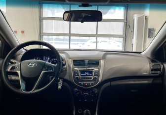 Подержанный автомобиль Hyundai Solaris Sedan 2015 года (10 фото)
