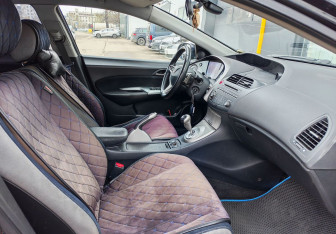 Подержанный автомобиль Honda Civic Hatchback 2008 года (9 фото)